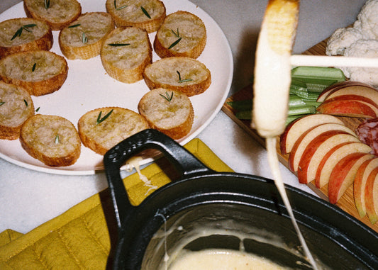 A TWIST ON APRÉS SKI: CHEESE FONDUE
