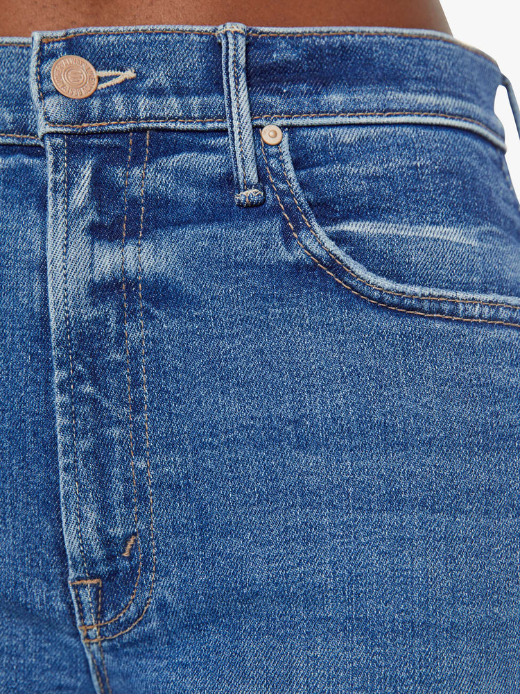 Swatch view of a woman med blue wide-leg cargo pants with a high rise, long 32-inch inseam and patch pockets on the thighs.