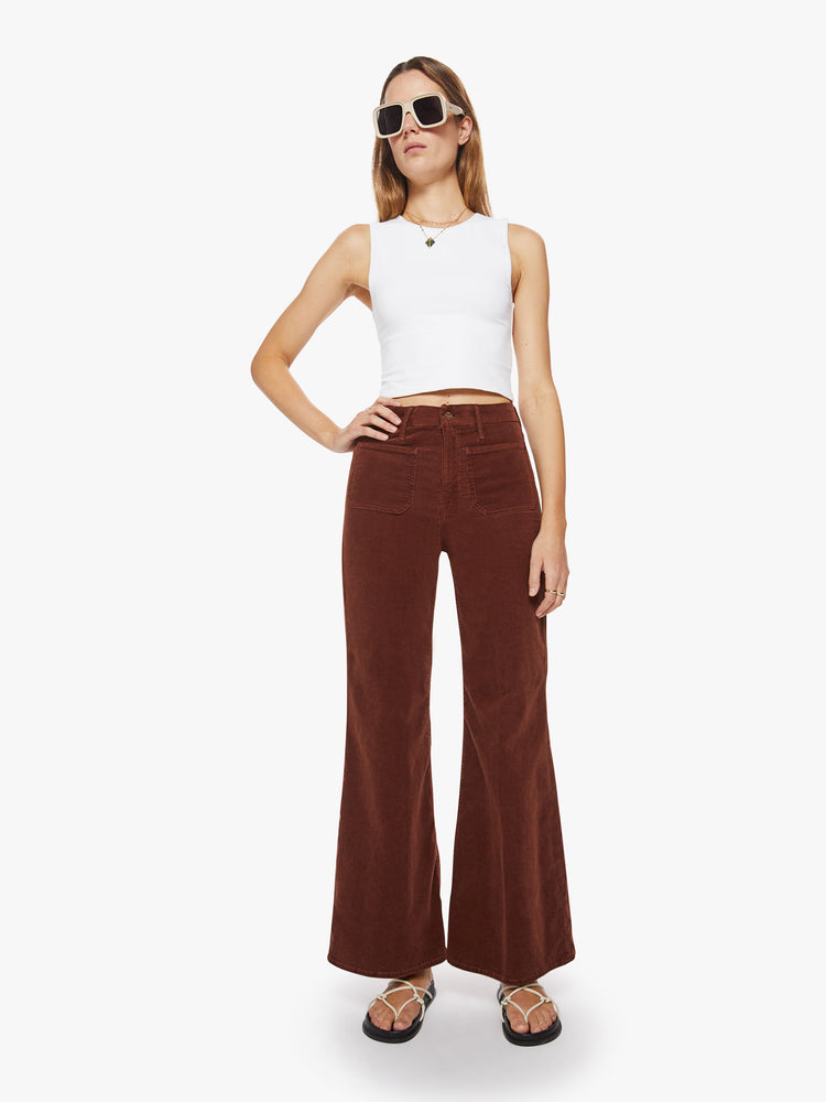 Front view of a woman wide-leg pants with a high rise, long inseam, patch pockets and a clean hem in a maroon-brown hue.