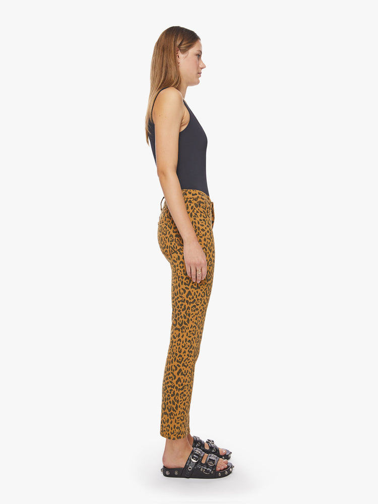 Side view of woman mid-rise straight-leg jeans with an ankle-length inseam and a clean hem in a leopard print.