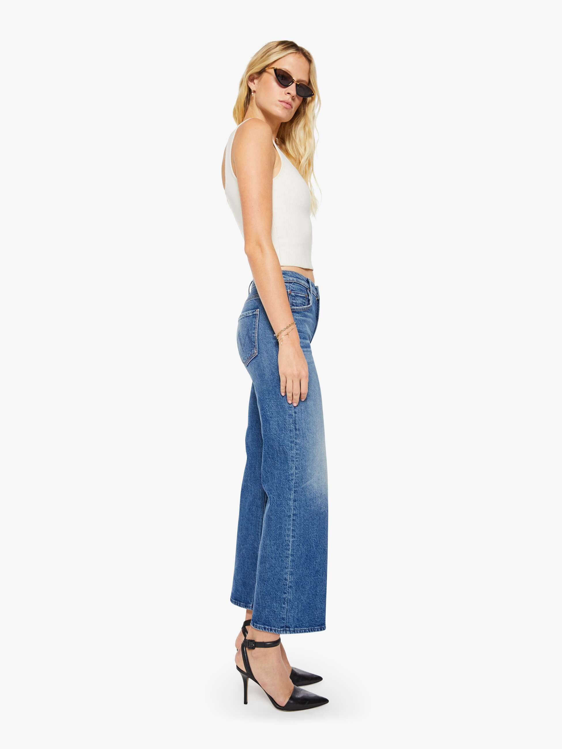 パンツ MidBlueDistressedCreasedDriftFlaredJeans The Mid Rise Maven Flood - Thrill Seeker | MOTHER DENIM