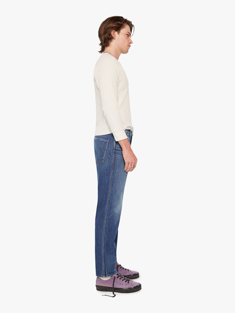 Side straight-leg jean with a mid rise, ankle-length inseam and a clean hem.