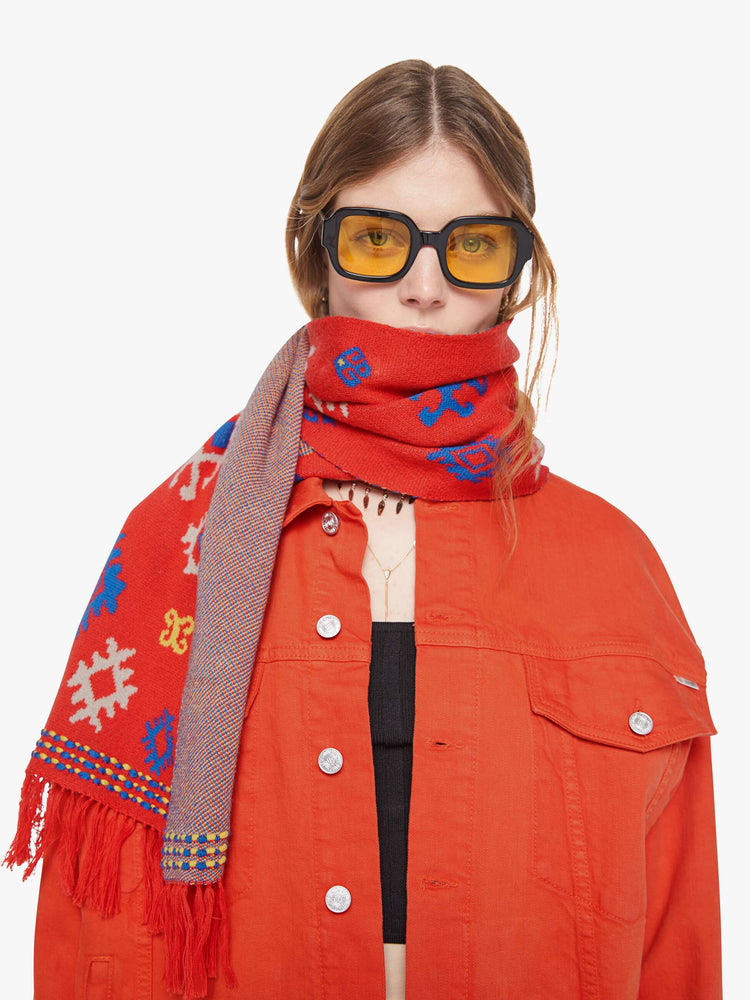 On model  wide rectangular scarf with fringed hems and an oversized fit. 