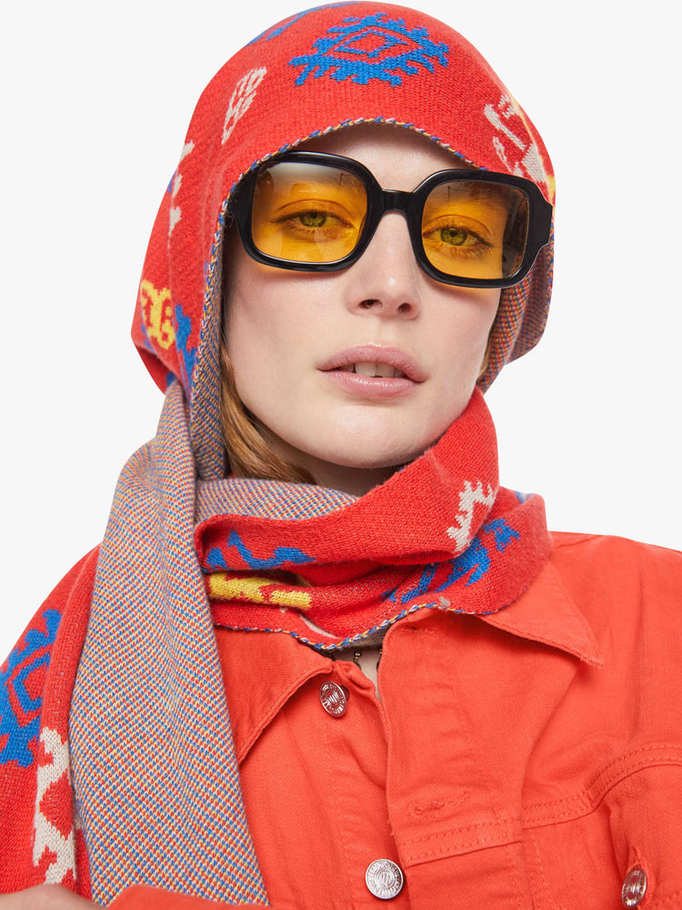 on model  wide rectangular scarf with fringed hems and an oversized fit. 