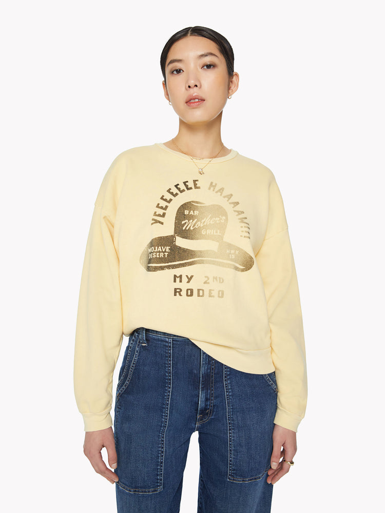 Front view of a woman crewneck sweatshirt with dropped sleeves and relaxed fit in a pastel yellow.