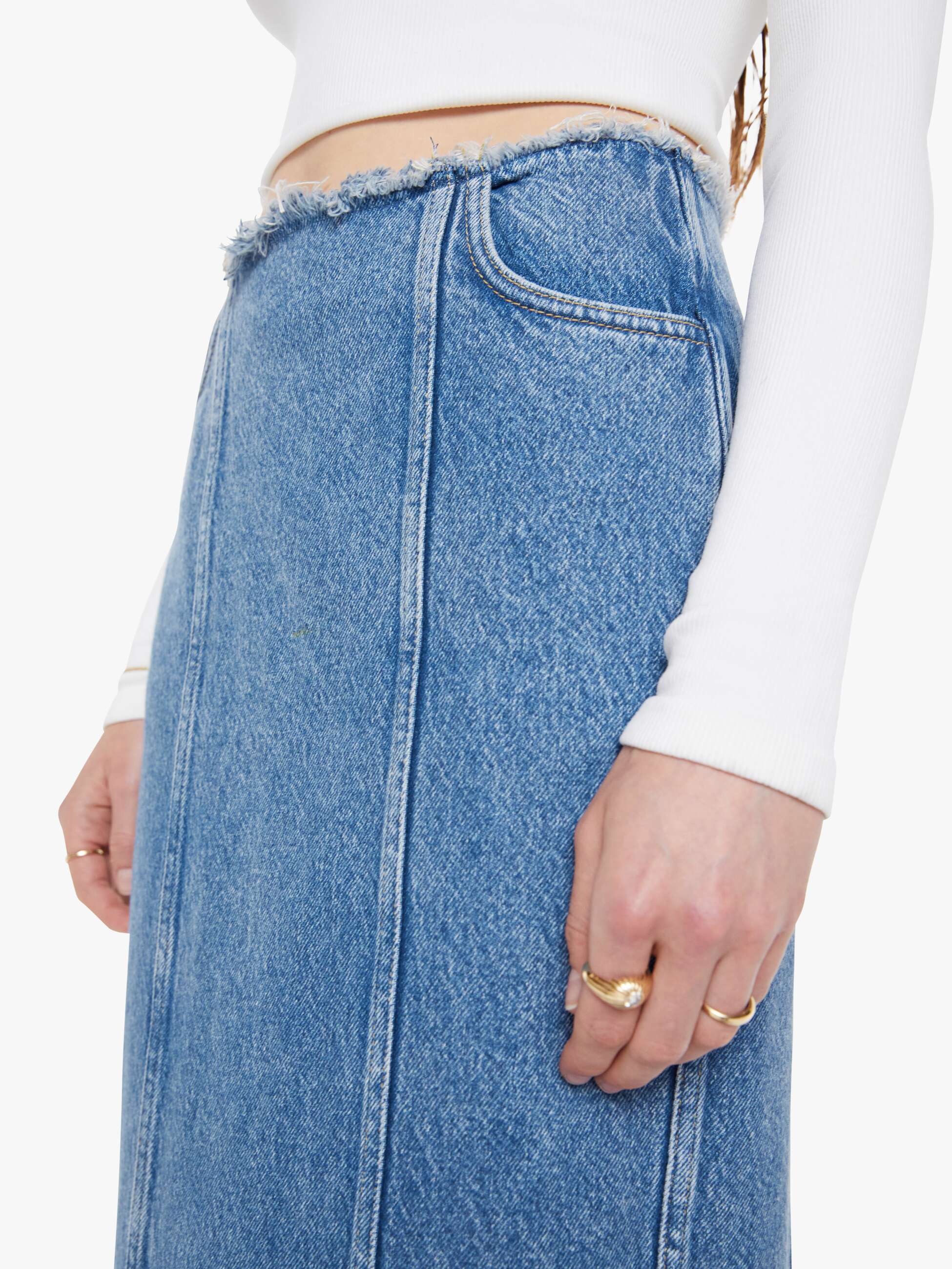 SNACKS! The Chip Clip Maxi Fray - Jerky | MOTHER DENIM