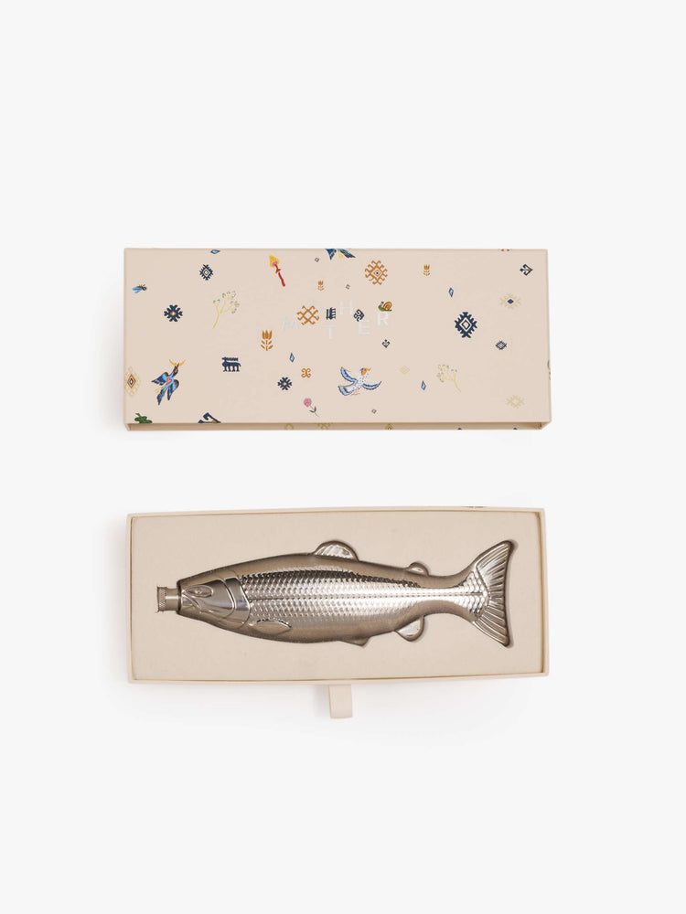 Flat view of the box packing for a stainless steel flask shaped as a fish.