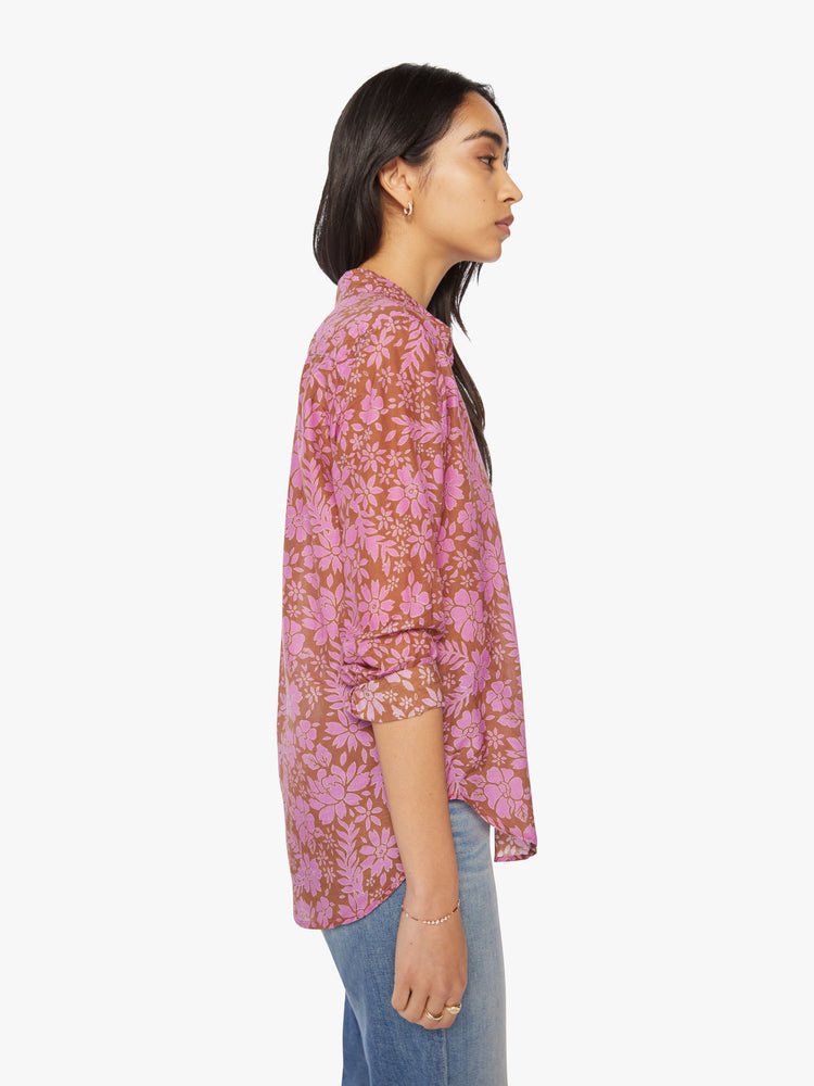 Side view of a woman floral button-down.