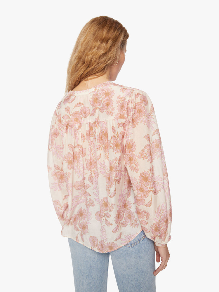 Back view of a woman top designed with a buttoned V-neck, long balloon sleeves and a curved hem.