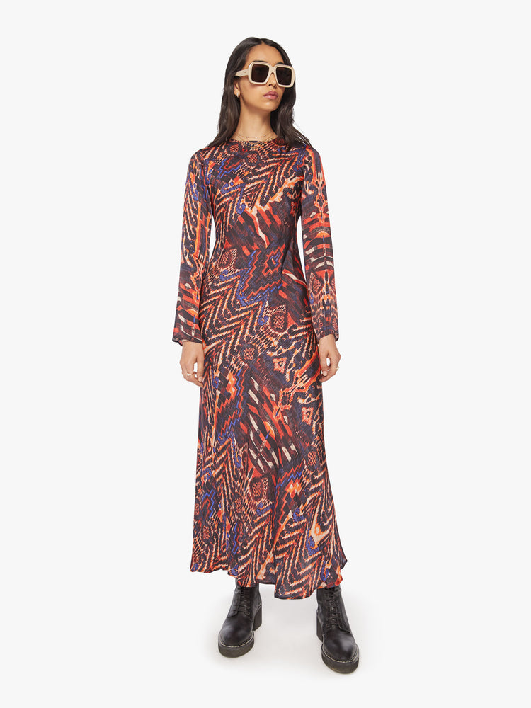 Front view of a woman long dress features a crewneck, ankle-length hem and a narrow, flowy fit. 