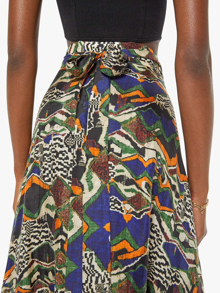 Close up view of a woman bold prints and modern neutrals maxi skirt with a super high rise, thick waistband and a loose, flowy fit with an ankle-length hem.