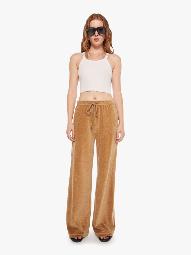 Front view of a woman in a heather camel wide-leg sweatpants.