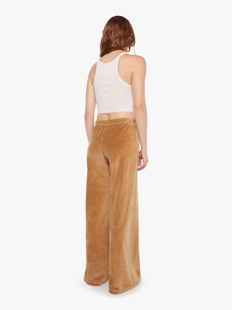 Back view of a woman in a heather camel wide-leg sweatpants.