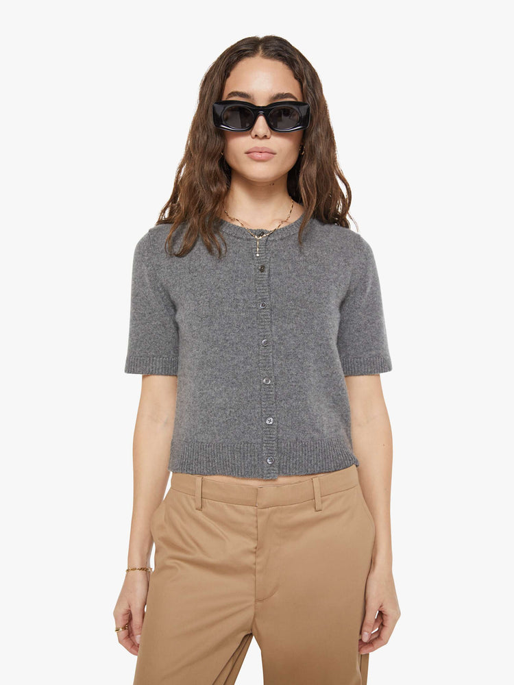 Front view of a woman in short-sleeve cardigan from the Los Angeles brand SPRWMN (pronounced "superwoman") Made from 100% cashmere in grey, the sweater has a crewneck and a slightly cropped fit.