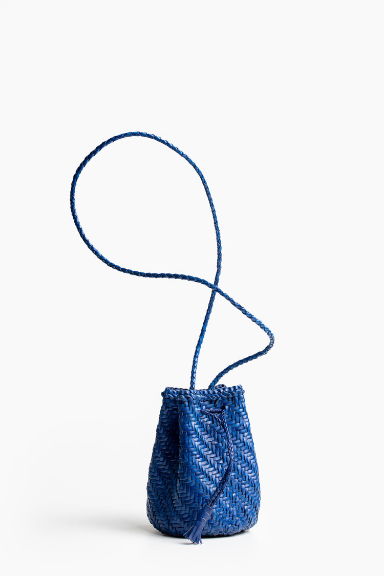 FRONT VIEW WOMEN'S CIRCLE BUCKET BAG IN BLUE