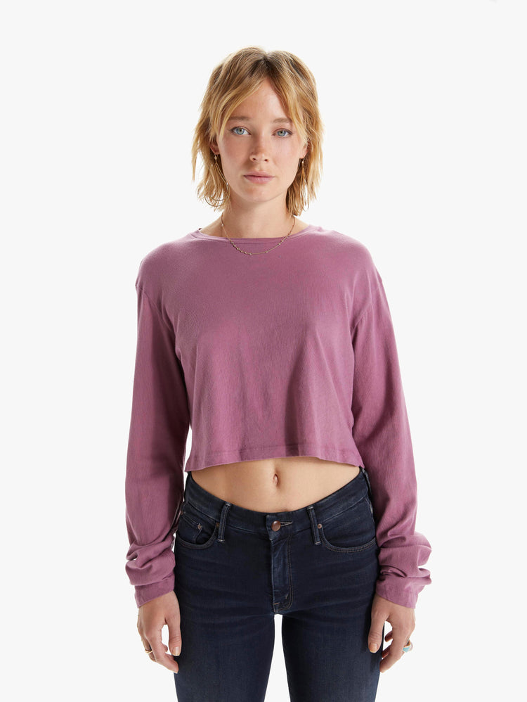 FRONT VIEW WOMEN'S LONG SLEEVE MAUVE CROPPED TEE