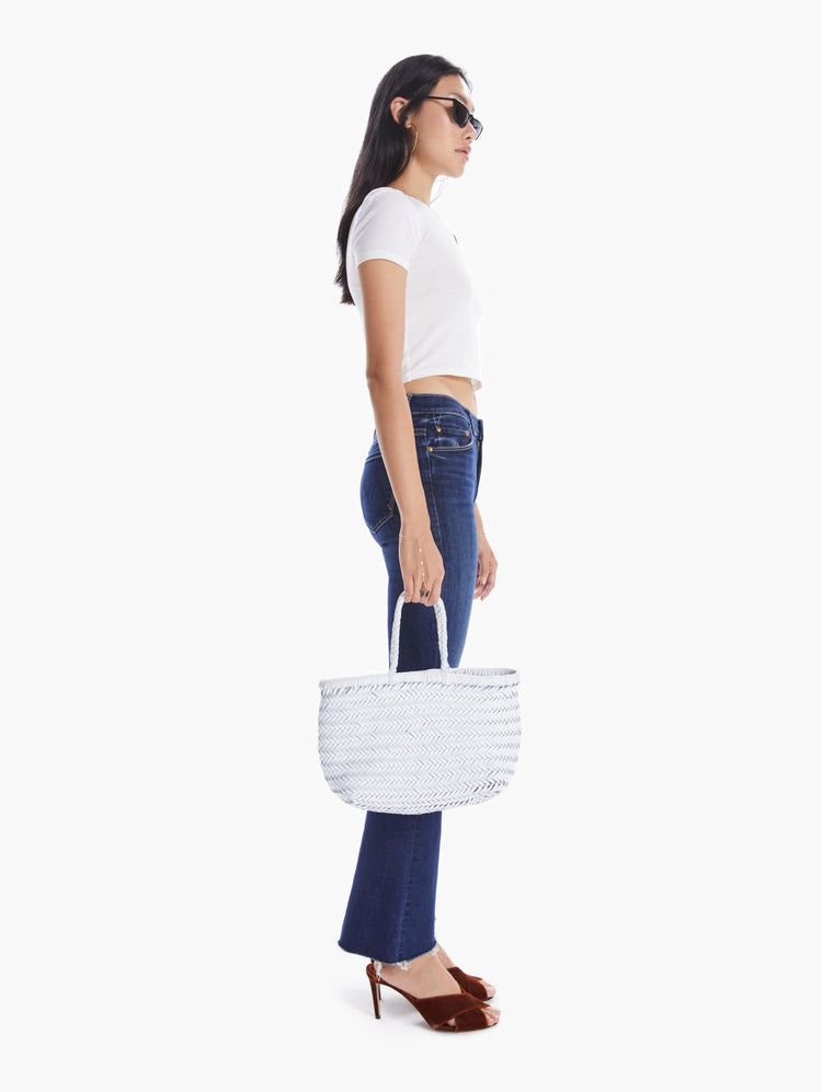 FRONT VIEW WOMEN'S WHITE MID SIZED WOVEN TOTE BAG