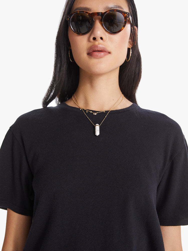 CLOSE UP VIEW OF WOMENS OVERSIZED BOXY CREW NECK TEE IN BLACK